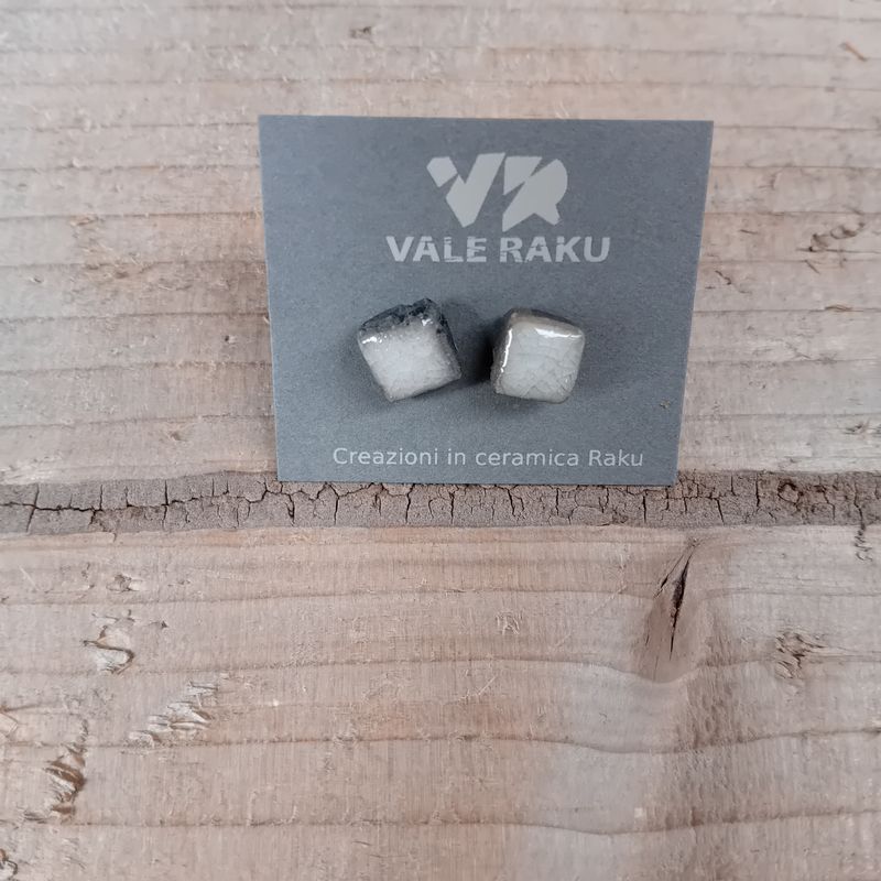 SMALL LOBE EARRINGS