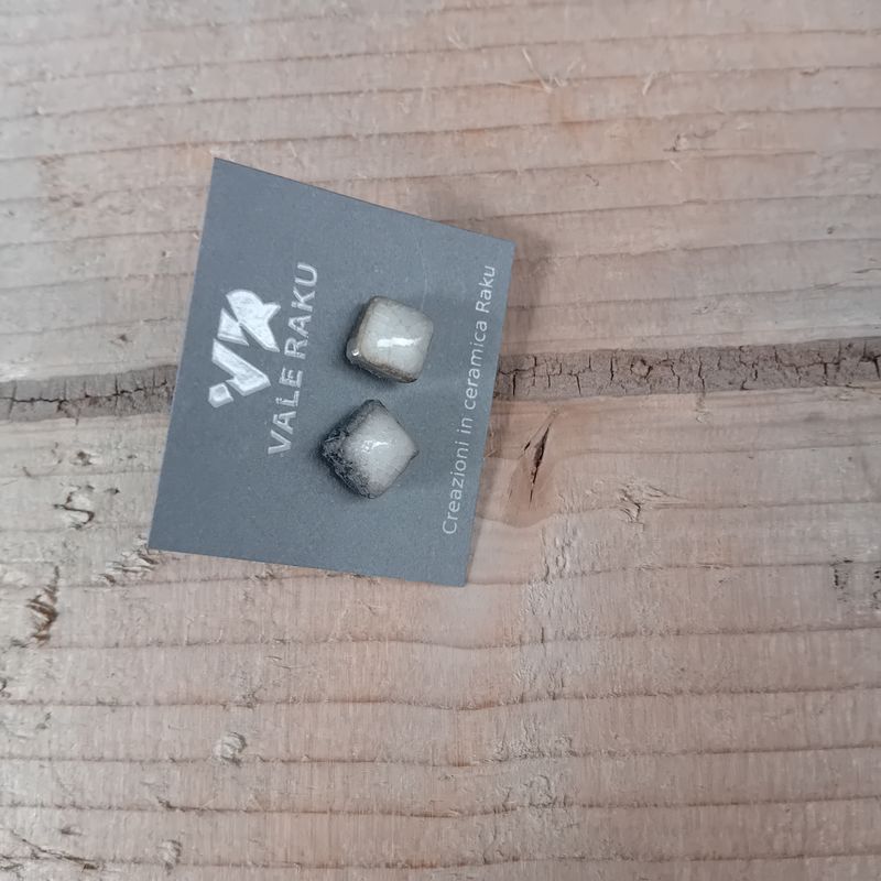 SMALL LOBE EARRINGS