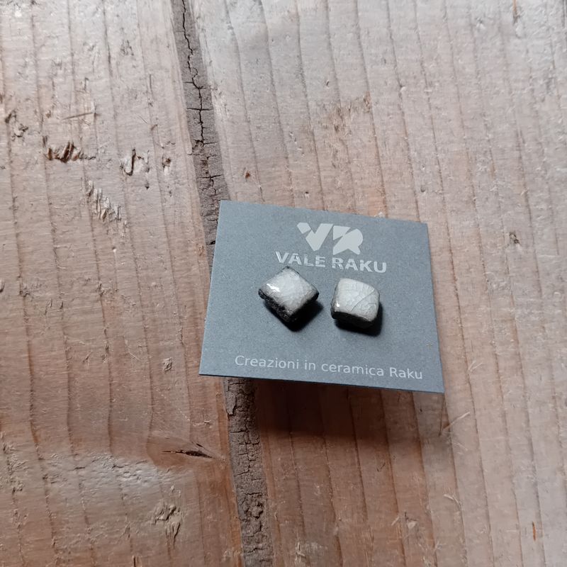 SMALL LOBE EARRINGS