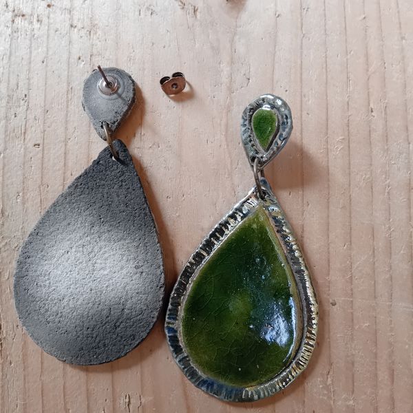 DANGLING EARRINGS