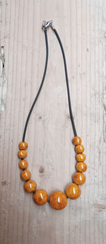 SHORT NECKLACE