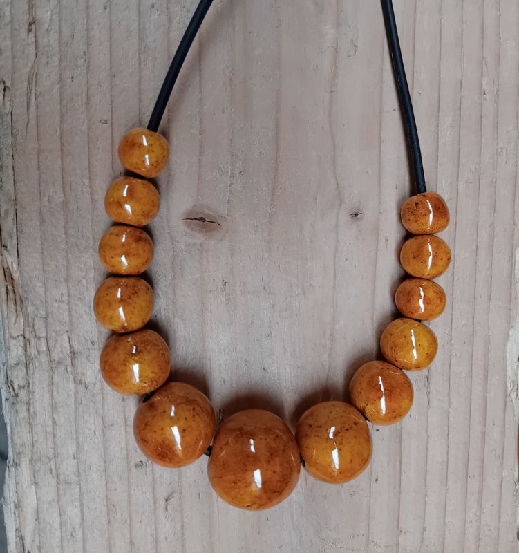 SHORT NECKLACE