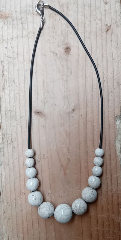 SHORT NECKLACE