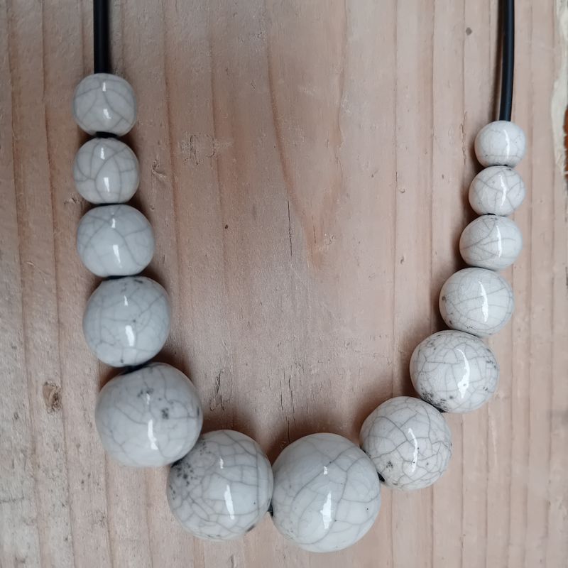 SHORT NECKLACE