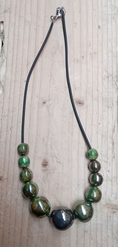 SHORT NECKLACE