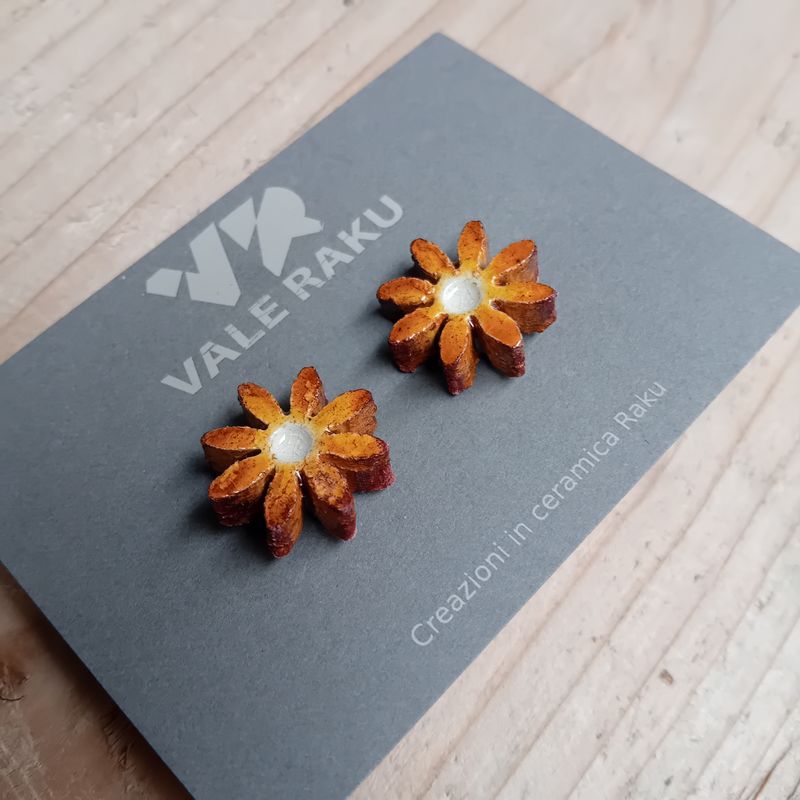 LOBE EARRINGS